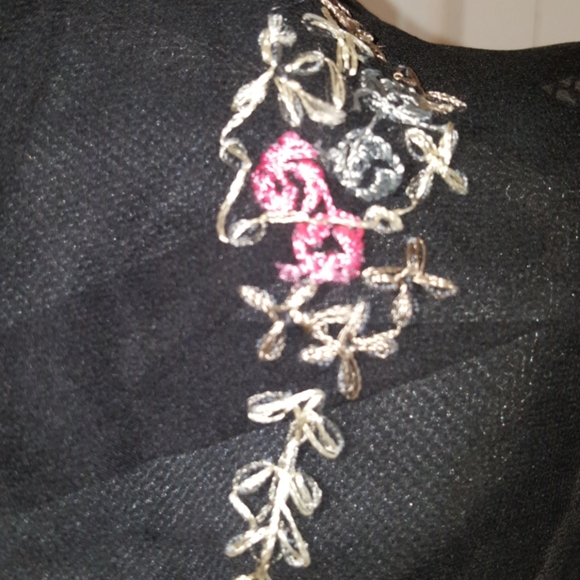 ❤️ NWT Liz Claiborne Sheer Black Embroidered Scarf - Picture 6 of 9